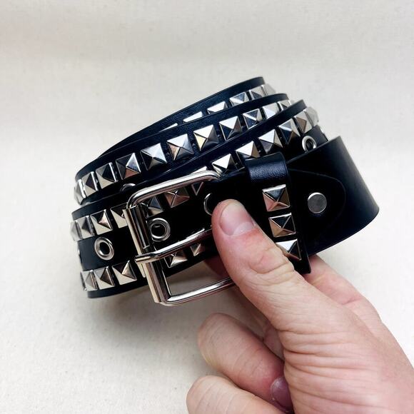 y2k 2000s classic pyramid studded black and silver goth emo belt - Picture 5 of 6
